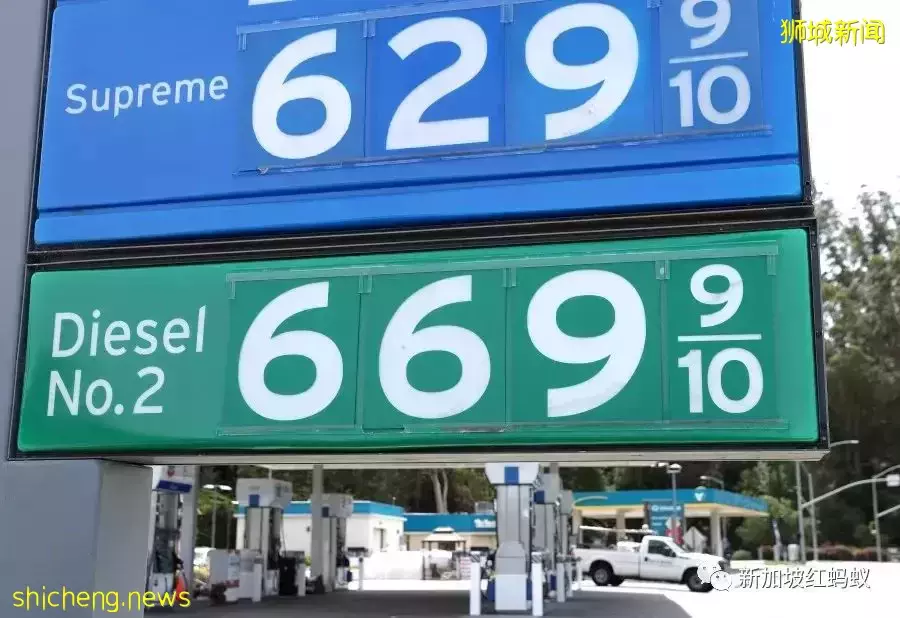 物价飞涨声中,各地民众走上街头,世界局势越来越不明朗