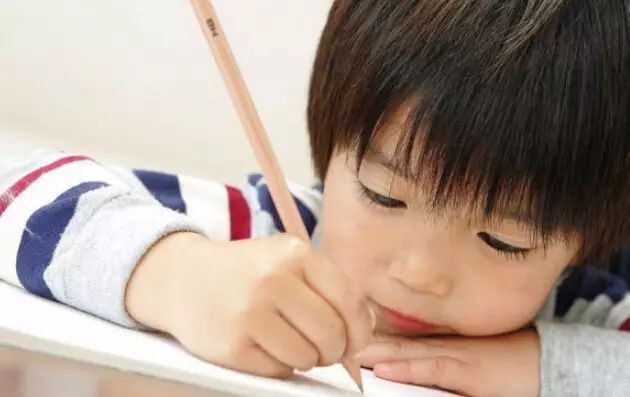 天啊,大部分人用的灯不仅会伤眼睛还会致癌!!!