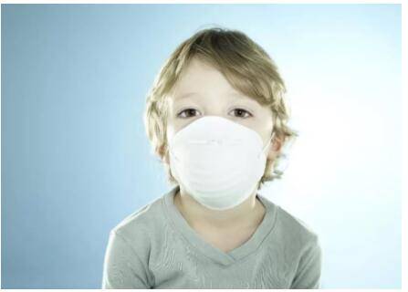 新加坡專家提醒:孩子呼吸系統沒發育完全,勿帶大人口罩!