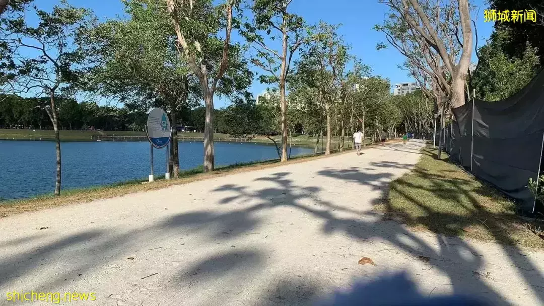 超级奶爸!带着2岁女儿骑行17小时166公里,环游新加坡