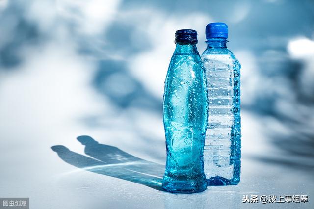 新加坡的奇葩制度,公交车上喝口水都要罚款