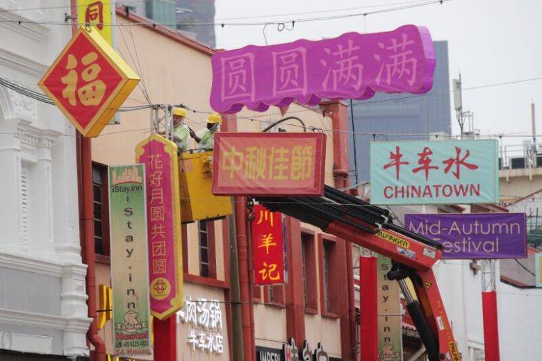 新加坡牛車水驚現各種成語，徹底火了！網友：跟看《花木蘭》心情一樣