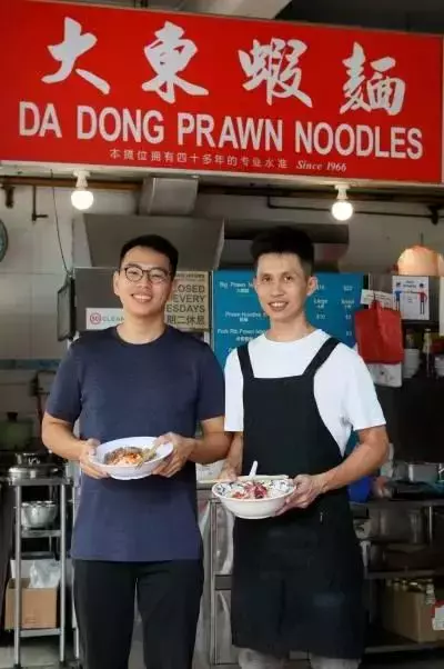 新加坡这款油鸡不配辣椒酱姜蓉,卤水还有蚯蚓,让老饕医生一路支持