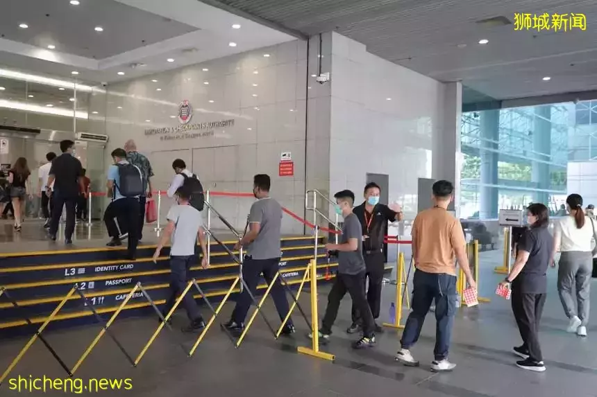 新加坡人推迟旅行计划，因为护照申请激增导致处理时间延长