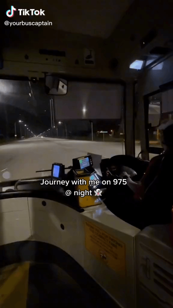 挑战末班车?975号林厝港路线巴士路线,带你进入“军营”和“华人坟场”😱