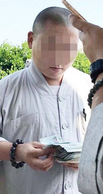 5中国籍“酒肉和尚” 被拍到上狮城赌场