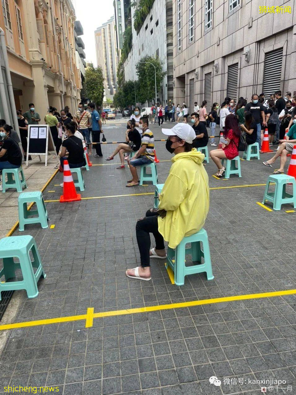 漏夜排队、搬小板凳、千人预约,为打科兴新加坡居民拼了