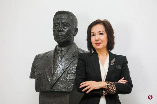 新加坡华裔企业家陈六使孙女：祖父教我努力坚毅