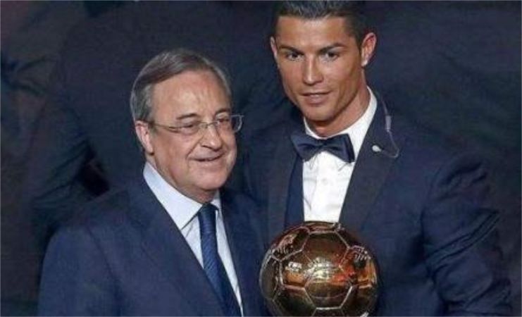 足球迷们，帅罗来新加坡了！昨天现身淡滨尼！让我们来场偶遇吧！