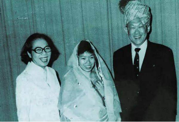 李光耀追悼會，女兒李玮玲泣不成聲：我是一名客家人，必須堅強