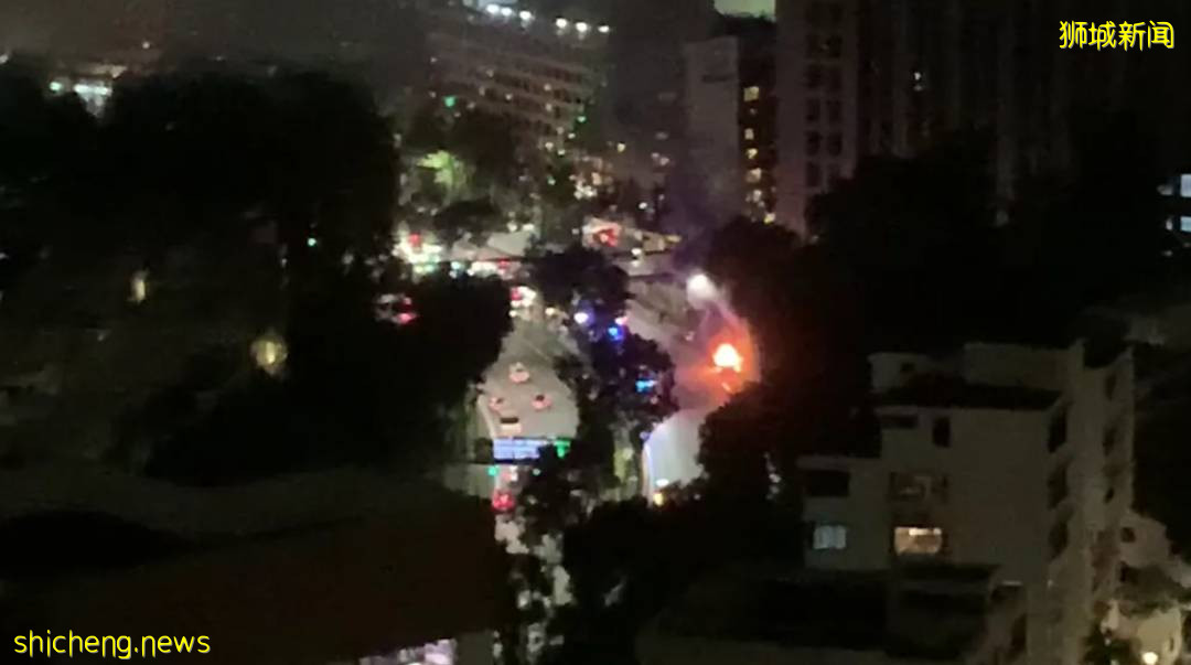 視頻曝光！新加坡多車連撞致1死6傷！羅厘側翻、小車起火濃煙滾滾