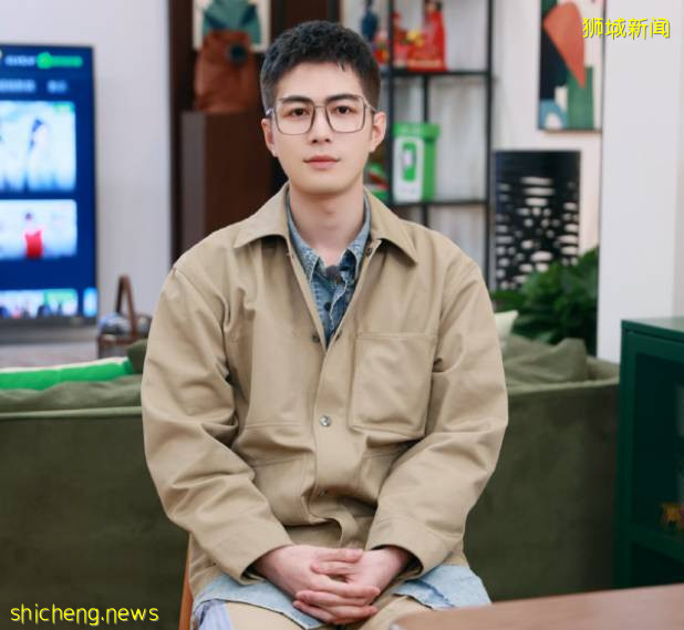 “畢業太早”!新加坡開學第一天,發現同班同學竟是中國男明星