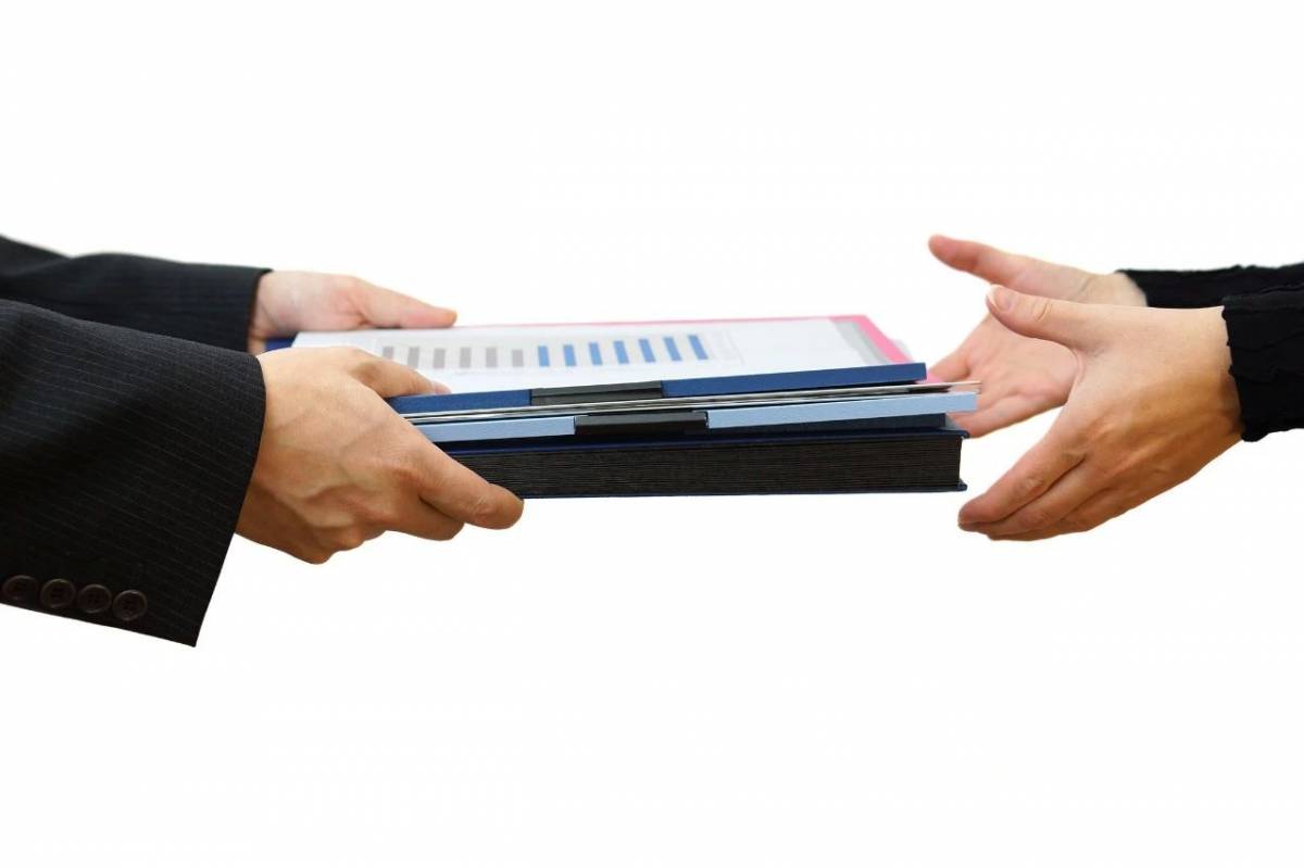 找人代考还不及格，重考被识破，教唆者被判入狱4周