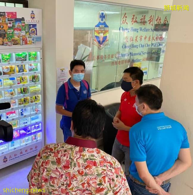 新加坡年长人士减少出门，这些义工们辛苦啦