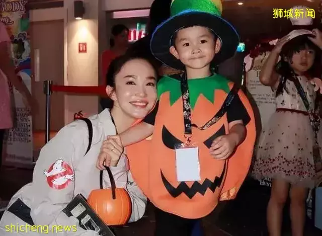 48岁范文芳晒近照,手舞球拍青春活力,与5岁儿子同框笑容灿烂