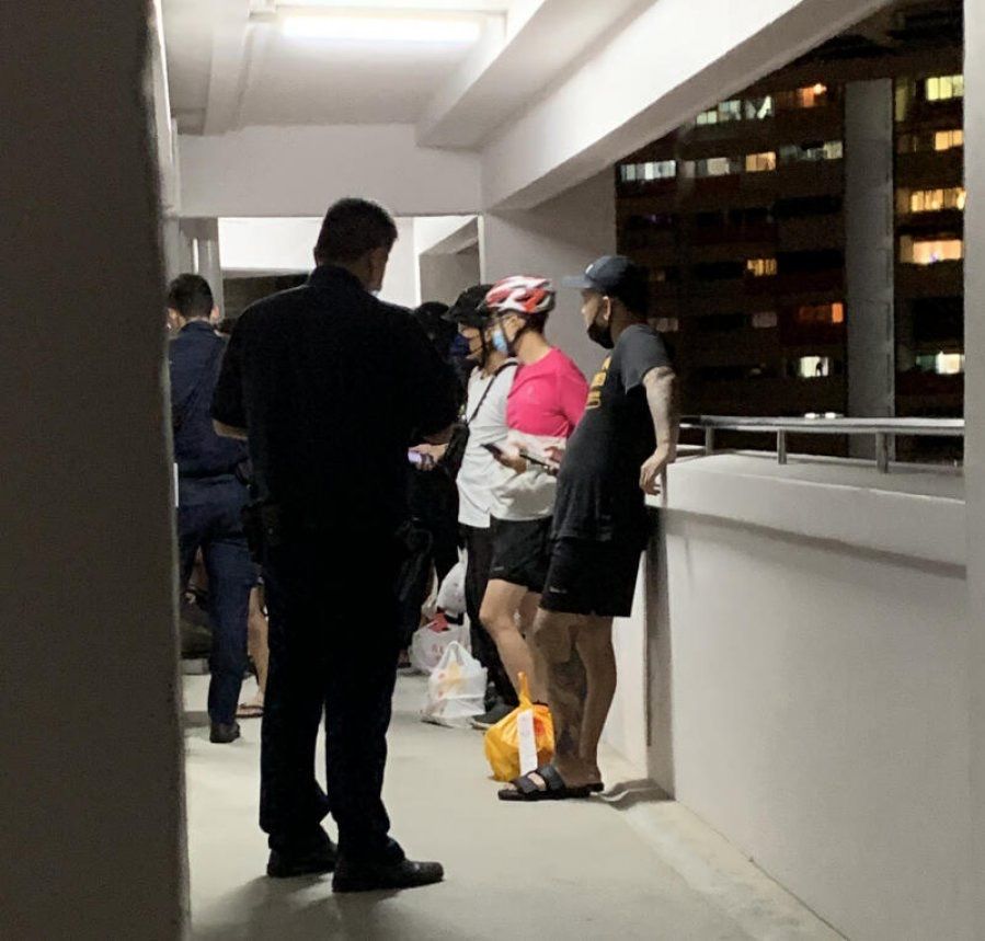 新婚夫妻购转售组屋　遇大耳窿点餐恶作剧