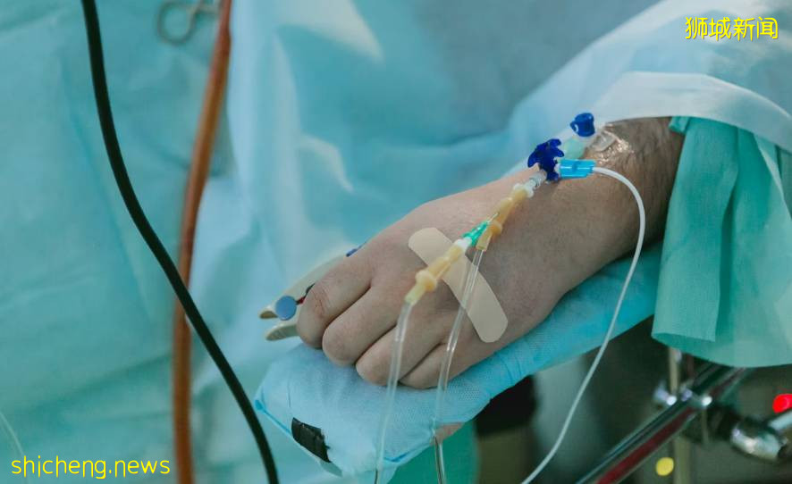 驚！16例死亡！新加坡專家：實際感染人數或比確診多一倍！免費發漱口水