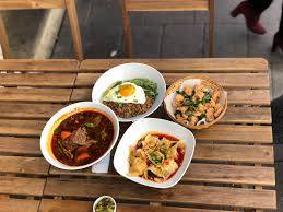 新加坡最好吃的鹵肉飯!!帶上你的味蕾假裝去台灣!!超正宗&創新鹵肉飯全覆蓋