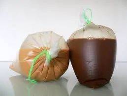 在新加坡,没有一个塑料袋逃的出被咖啡打包的命运