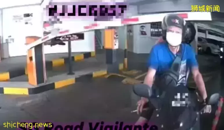分手吗?逃车费那种!新加坡情侣骑摩托车逃费女友被栏“腰”拍下