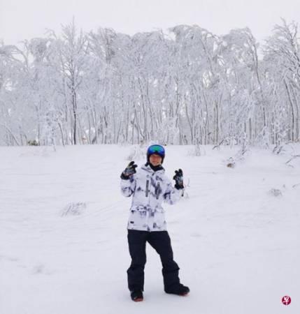 “Ah Boy”日本滑雪摔断手腕 1个月才能复原