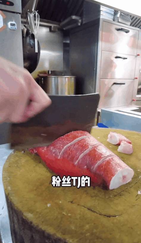 人均$15吃滿滿一桌!組屋樓下魚頭爐,湯底熬制5小時,太鮮了