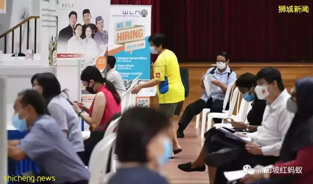 私人领域薪资更具吸引力？去年新加坡公务员离职率创新高