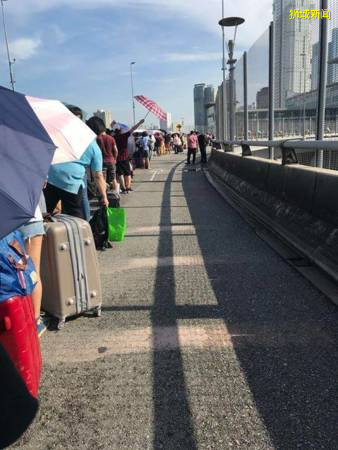 馬勞回家 路難行 烈日下曝曬3小時 等通關