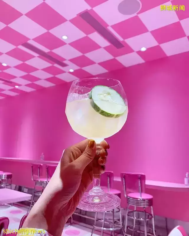 冰淇淋博物馆开启夜间活动!畅吃冰淇淋与品鸡尾酒🍸还有精心准备的小游戏,解锁新玩法🌙