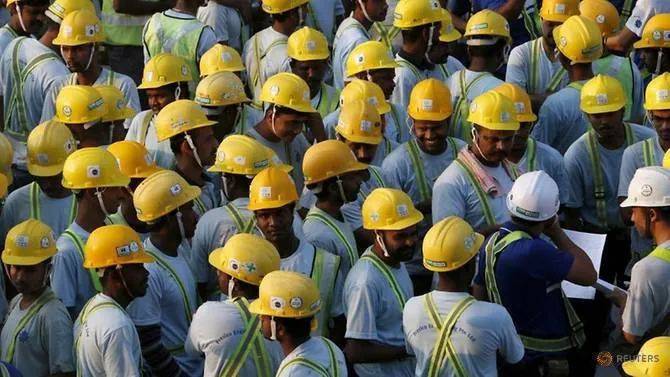 新加坡太缺人，組屋、地鐵線工程統統延期！准證PR審批開始“放水”