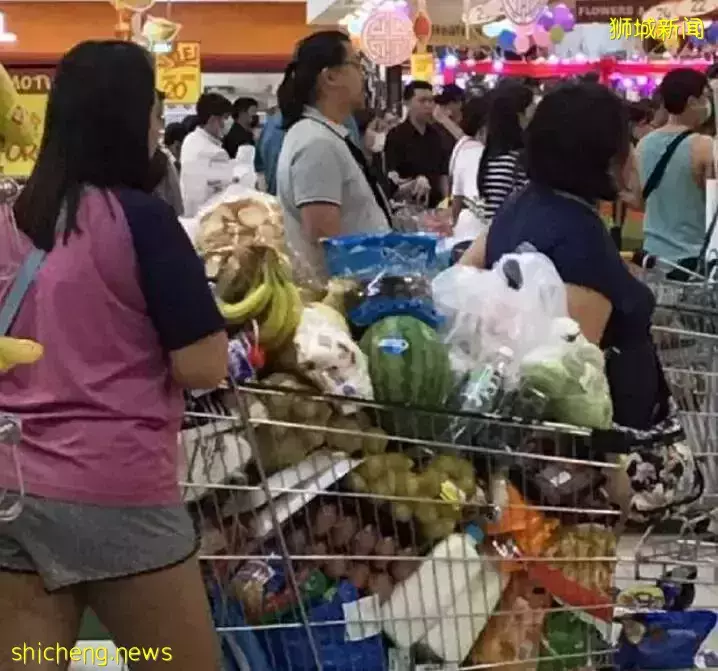 新加坡的超市推車爲啥躺在草叢裏?亂象不止就要報警啦