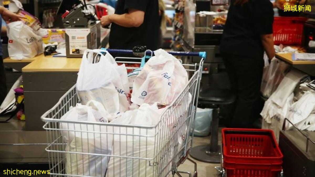 裕廊渔港集群影响多起小贩, 本地超市出现长龙