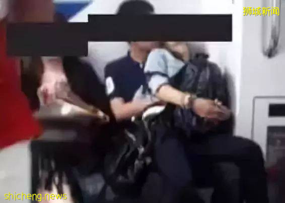 一對情侶在新加坡巴士上親熱,竟遭安哥破口大罵