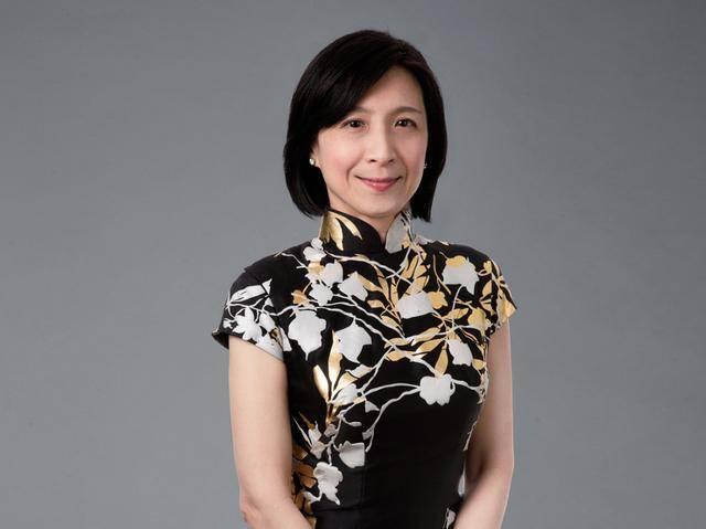 新加坡福布斯富豪榜唯一的女性！坐擁20層豪宅，旗袍當戰袍，人生最大的奢侈是不留遺憾