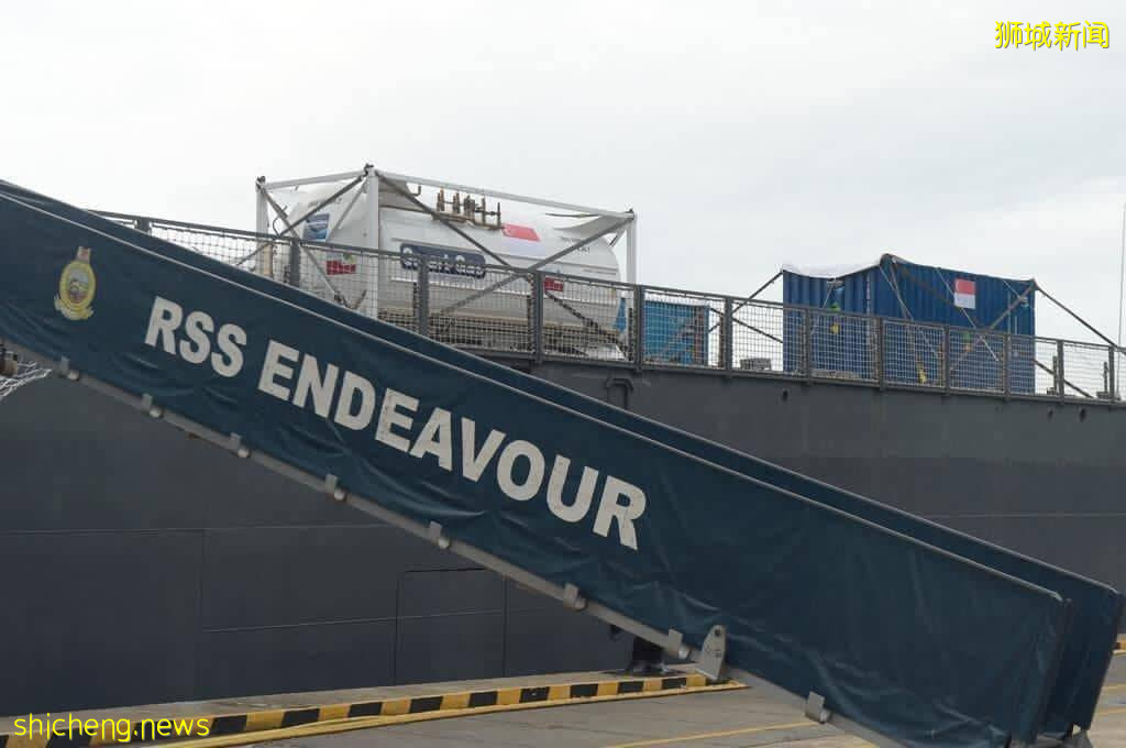 新加坡再出動登陸艦 將抗疫物資送往印尼