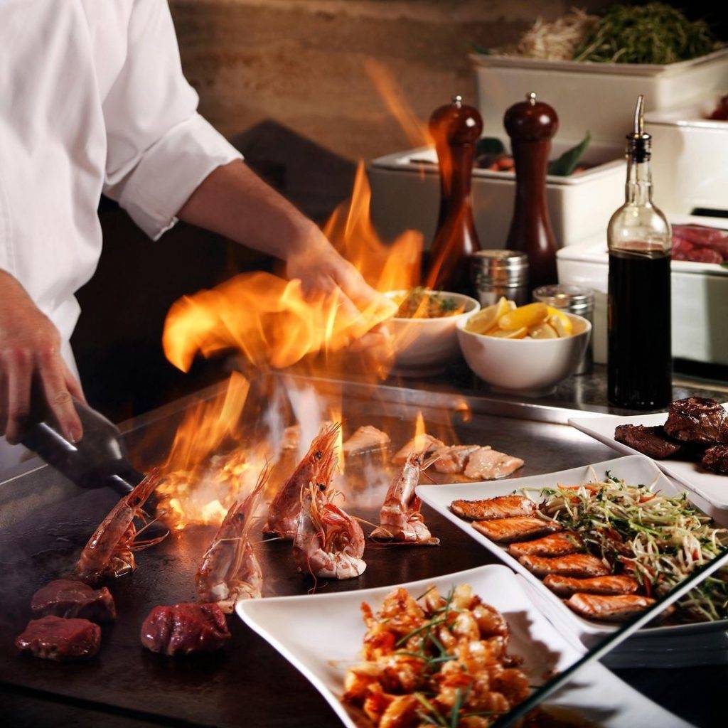 肥美海鮮吃到飽💥 新加坡海鮮自助餐合集!炭烤小龍蝦、辣椒螃蟹、生魚片無限任吃😋