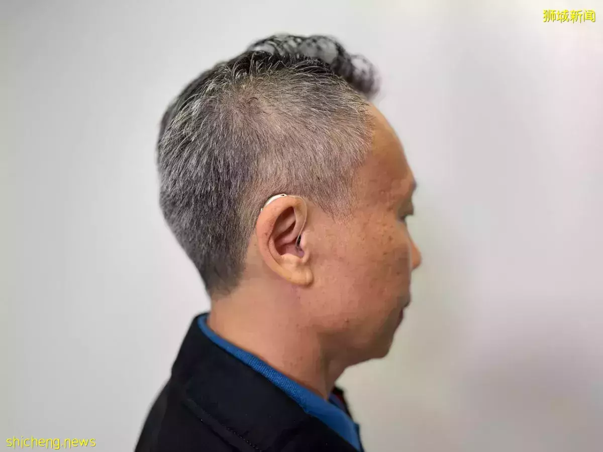 研究:聽力受損患者戴助聽器能更獨立 改善家人關系