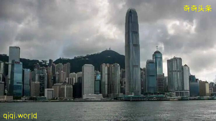 中美已在香港問題上攤牌，胡錫進：美國招數盡用，中國還攥著底牌!