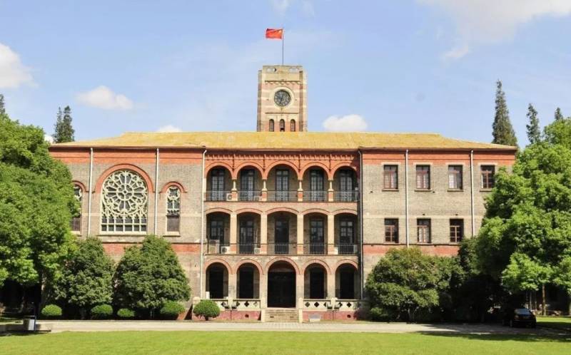 葑溪之西，胥江之东，广厦万间崇