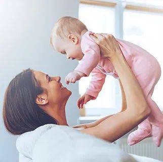 0至12月齡寶寶發育情況！新加坡媽媽應該注意的早教活動