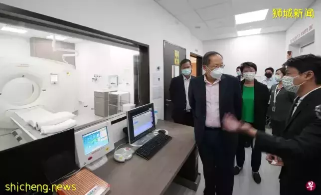 新加坡雇主必须为所有客工购买医疗保险，到专属医院看诊有津贴