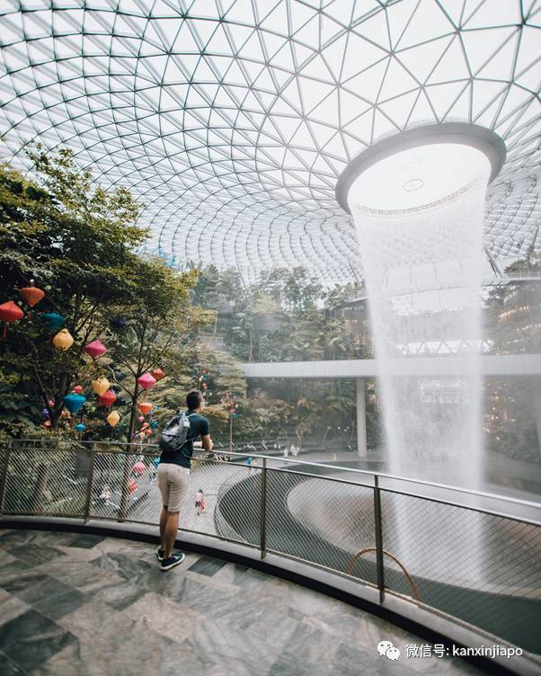 “在新加坡外出都不愁下雨没带伞,也不怕晒到炽热太阳”