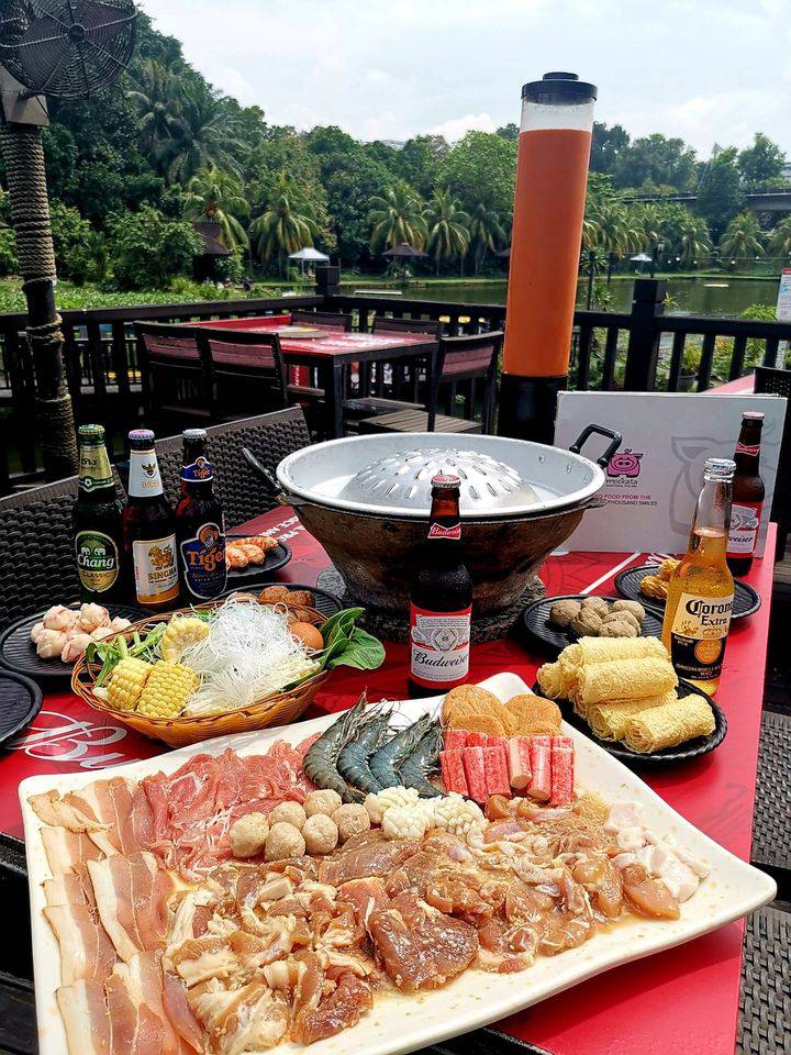 撈魚、釣蝦、蹦床、開挖機、燒烤...這家24小時新加坡農場，太好玩了吧