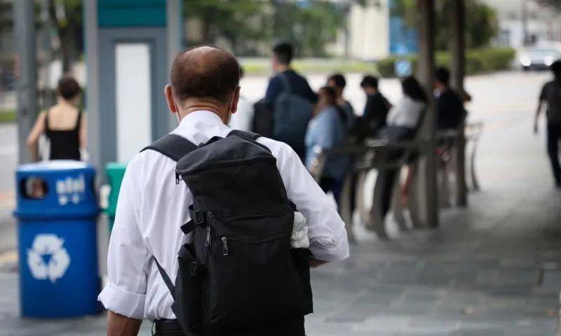 新加坡零售業提供近3600個就業與培訓機會,八成職位卻缺乏人問津,政府推出兩津貼鼓勵企業聘用年長者