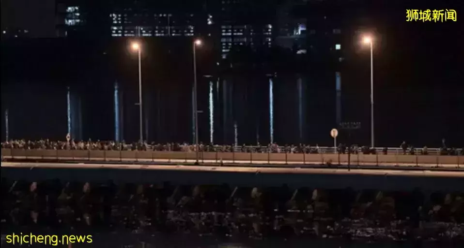 10000人!实拍新马通关历史一刻:长堤狂奔、百米人龙、深夜欢呼