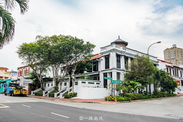 东南亚最小的旅游国家,仅相当于世界中等城市,华语是官方语言