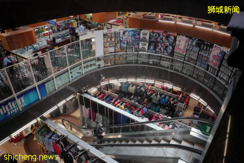 客工大批感染后,新加坡这个区变得荒凉了!唯一的24小时商场大裁员