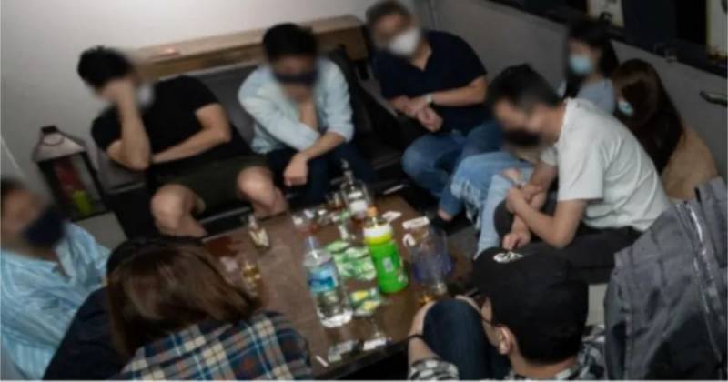 新加坡七部門聯合掃蕩芽籠紅燈區,帶走89人!持刀打架、咬警察、脫衣服… 好亂