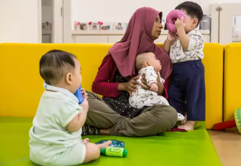 人間慘劇!六個月大嬰兒死在保姆家,新加坡阿姨:我願意下跪