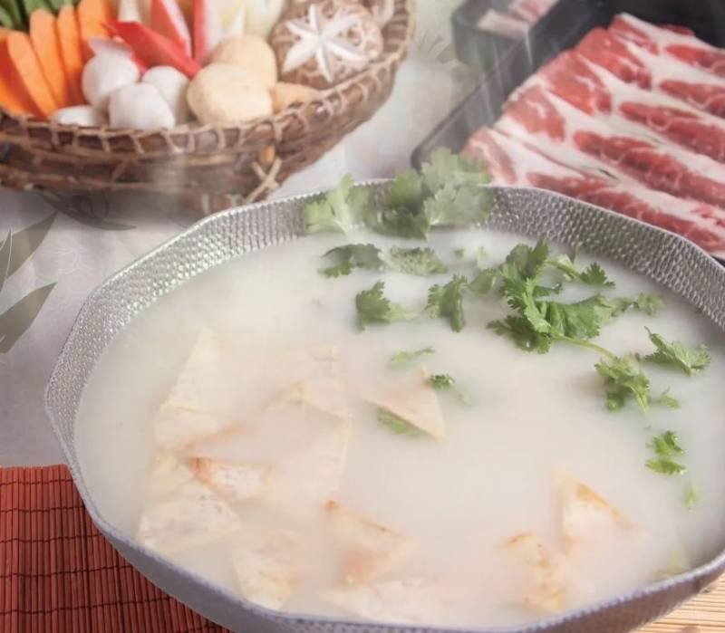 想要吃火鍋，又怕高熱量？新加坡的日式牛肉火鍋幫你擺脫這份困擾